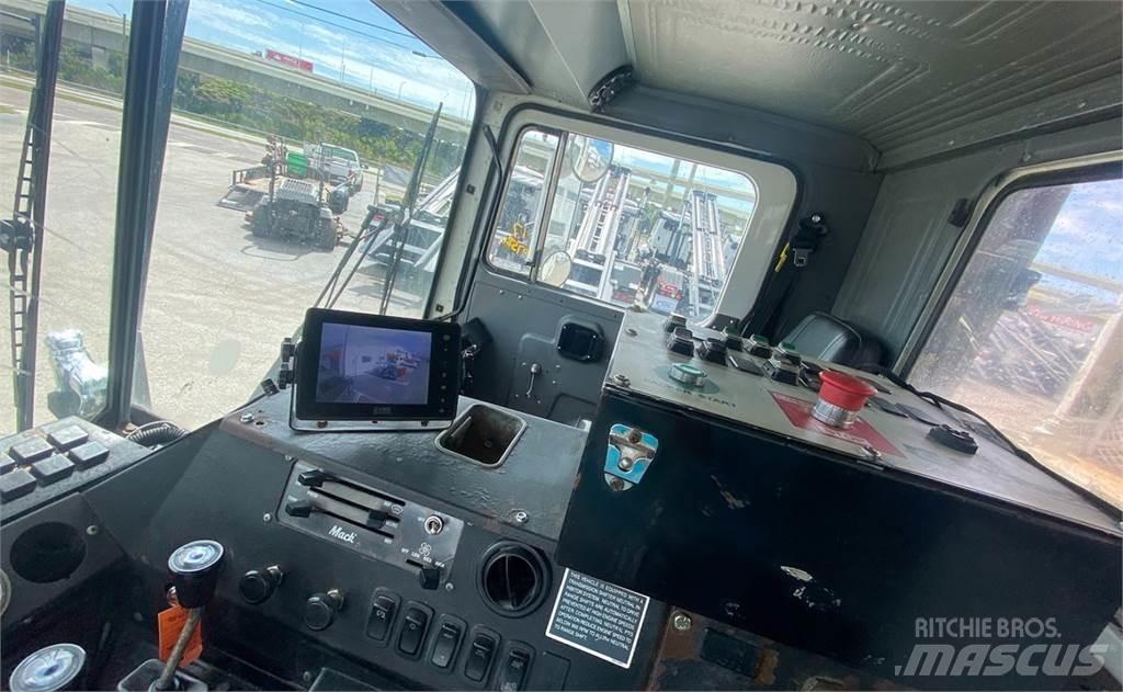 Mack MR688S Kamioni za otpad