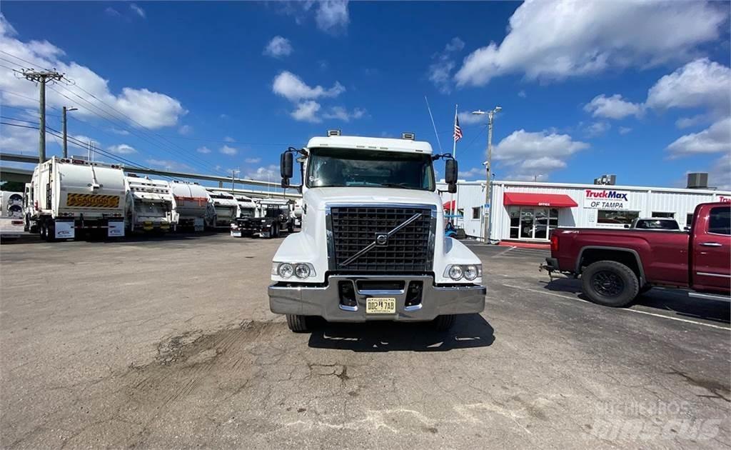 Volvo VHD64 Kamioni za podizanje kablova