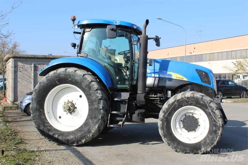 New Holland T7030 Traktori