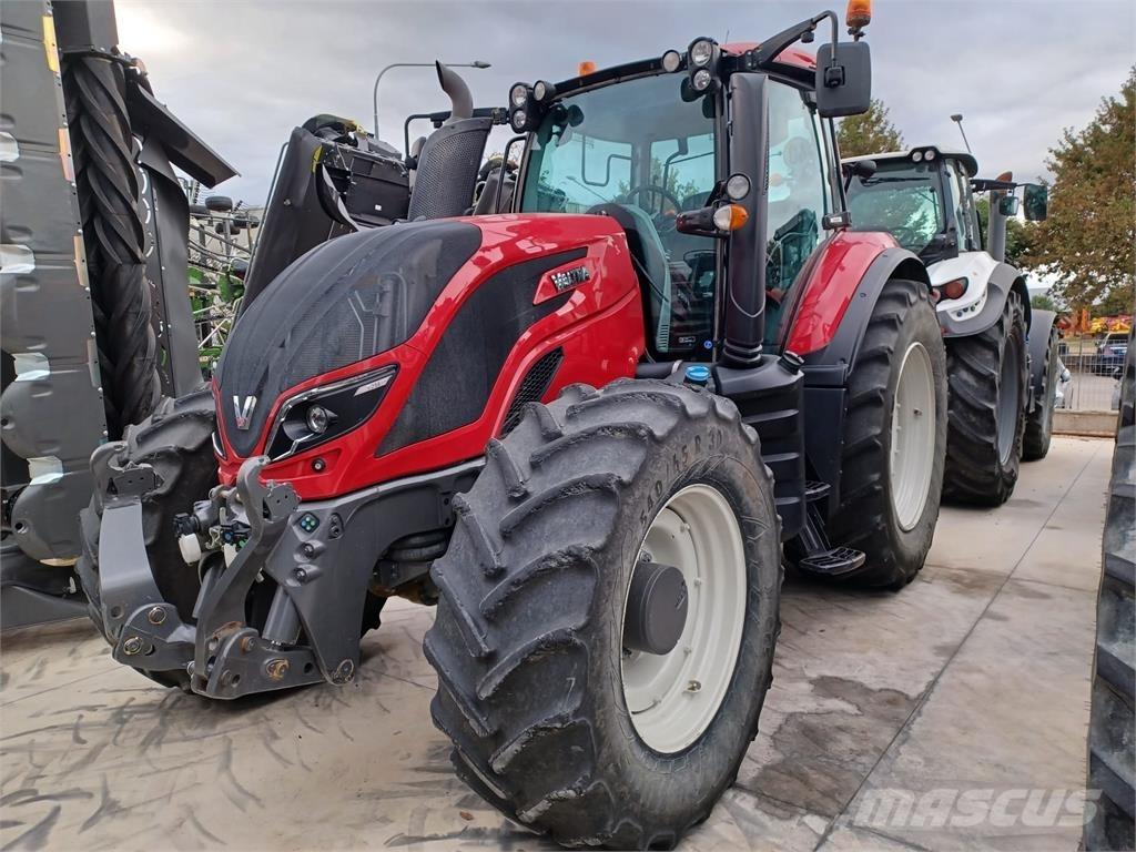 Valtra T 214 Traktori
