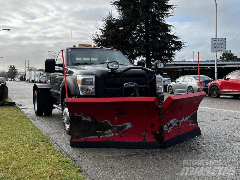 Ford F-550 Snežne daske i plugovi