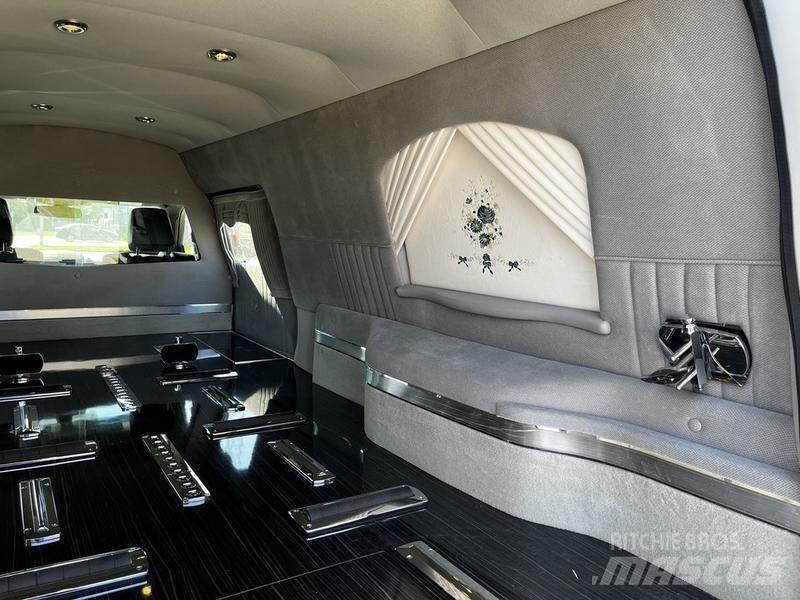 Lincoln MKT Automobili