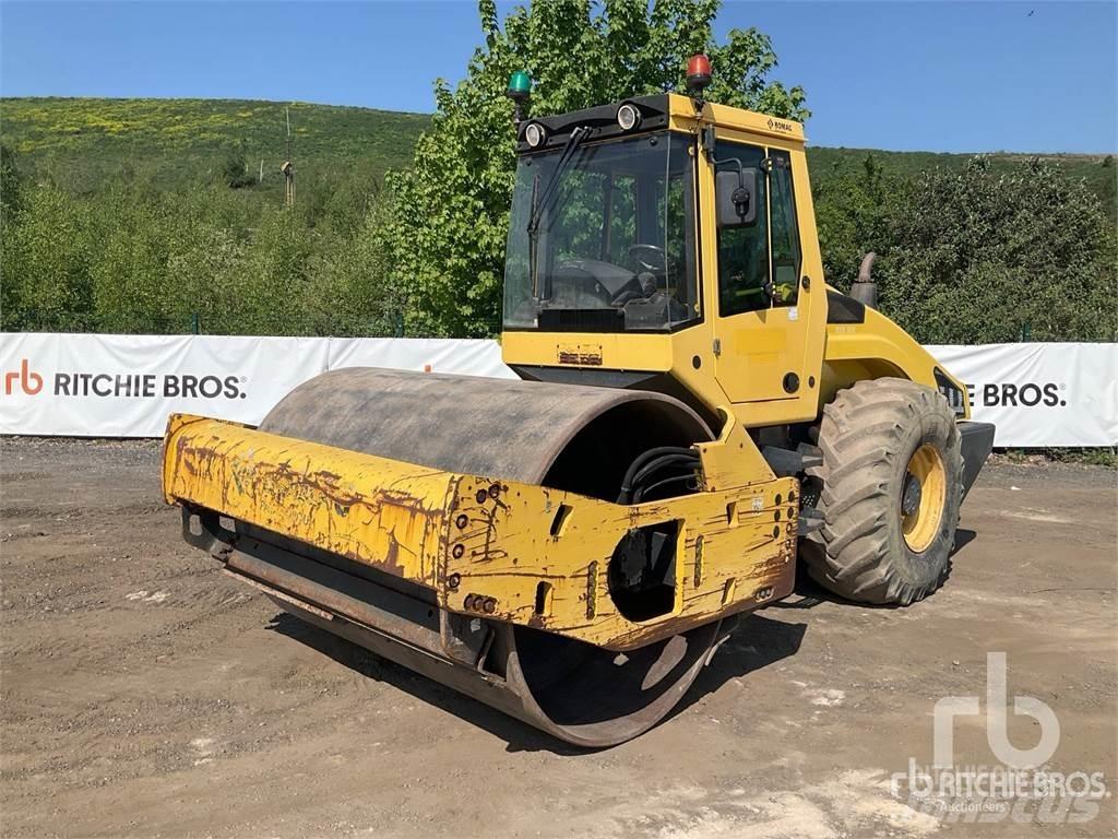 Bomag BW213DH-4 Nabijači zemlje