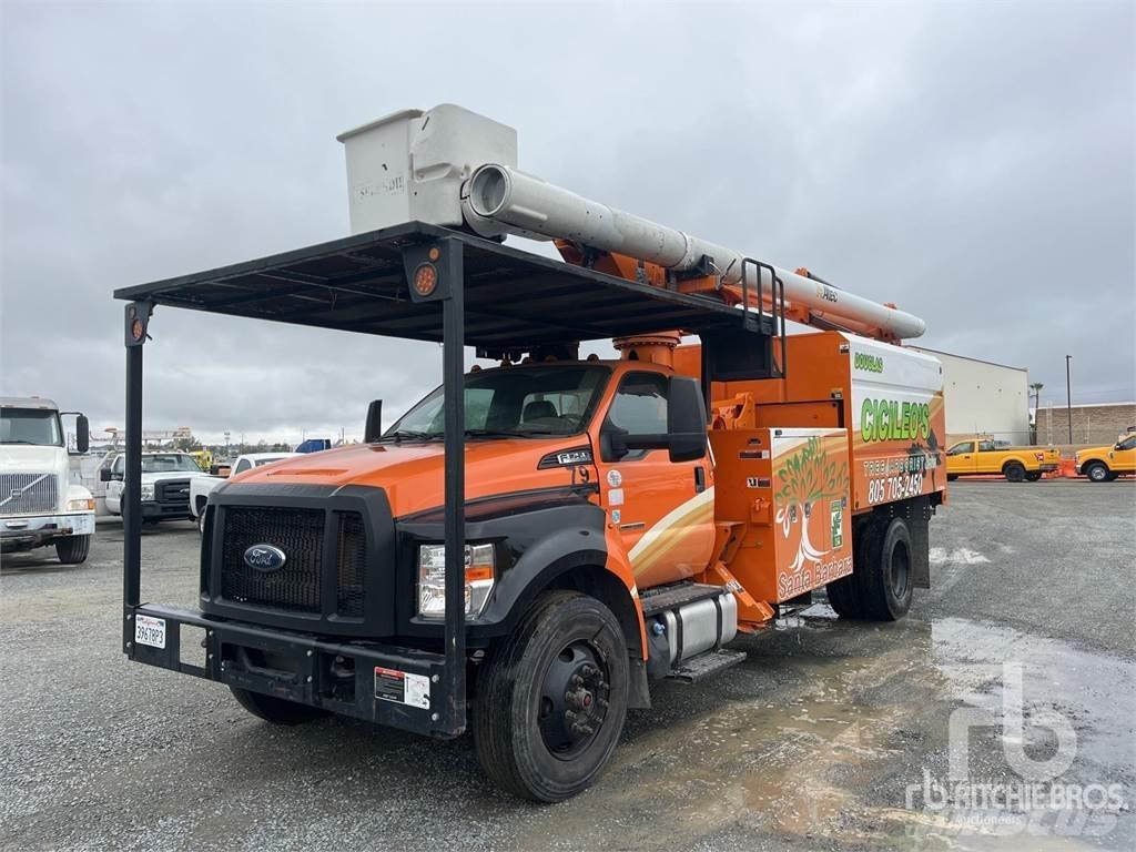 Ford F-750 Vučne prikolice se podiznom košarom