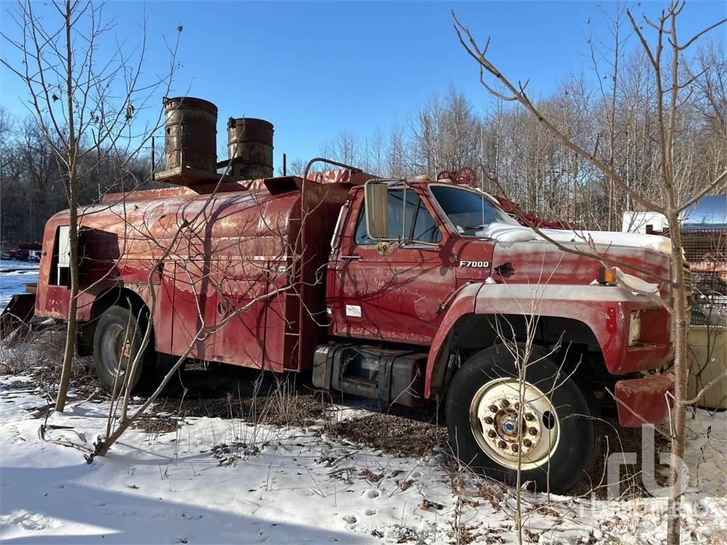 Ford F7000 Kamioni cisterne