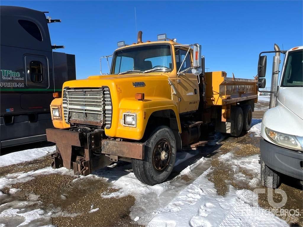 Ford L8000 Kiperi kamioni