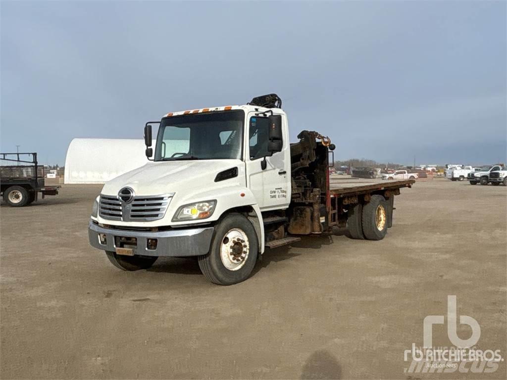 Hino 338 Kamioni sa kranom