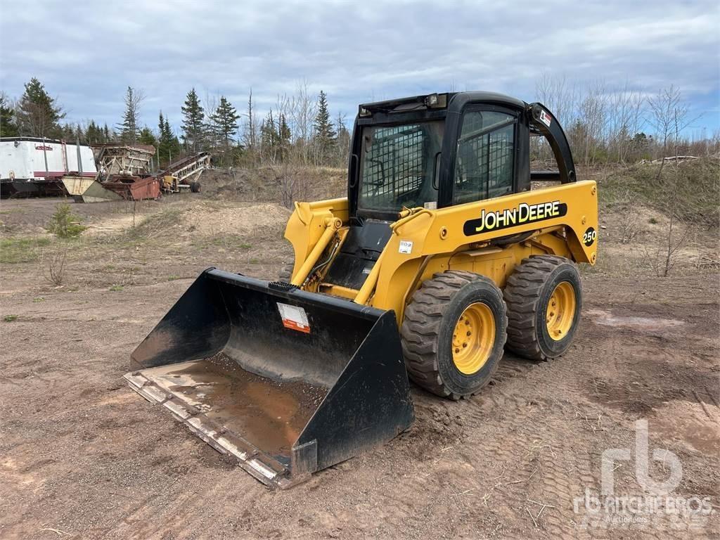 John Deere 250 Skid steer mini utovarivači