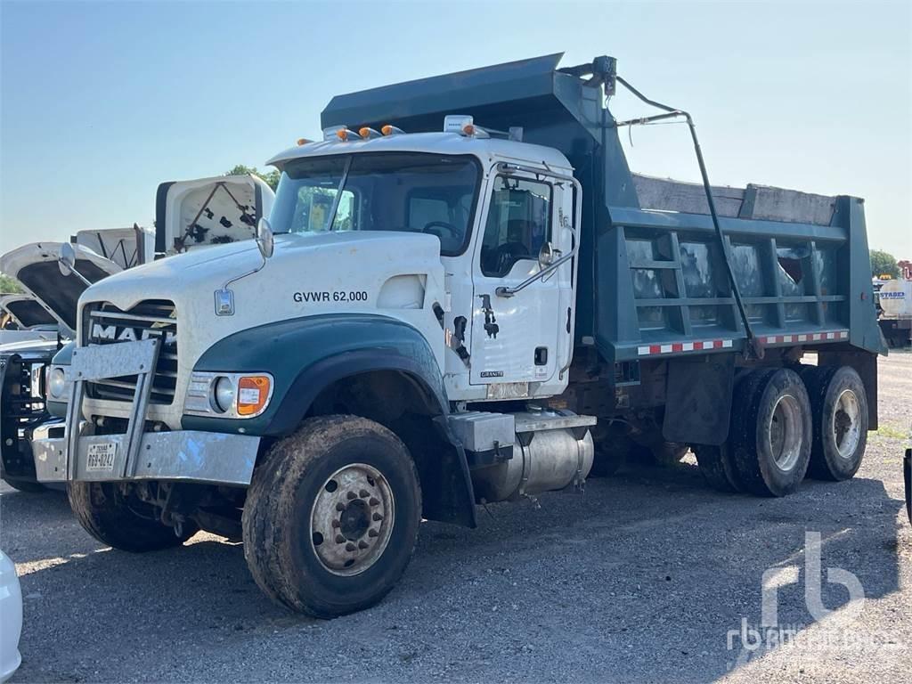Mack CV713 Kiperi kamioni