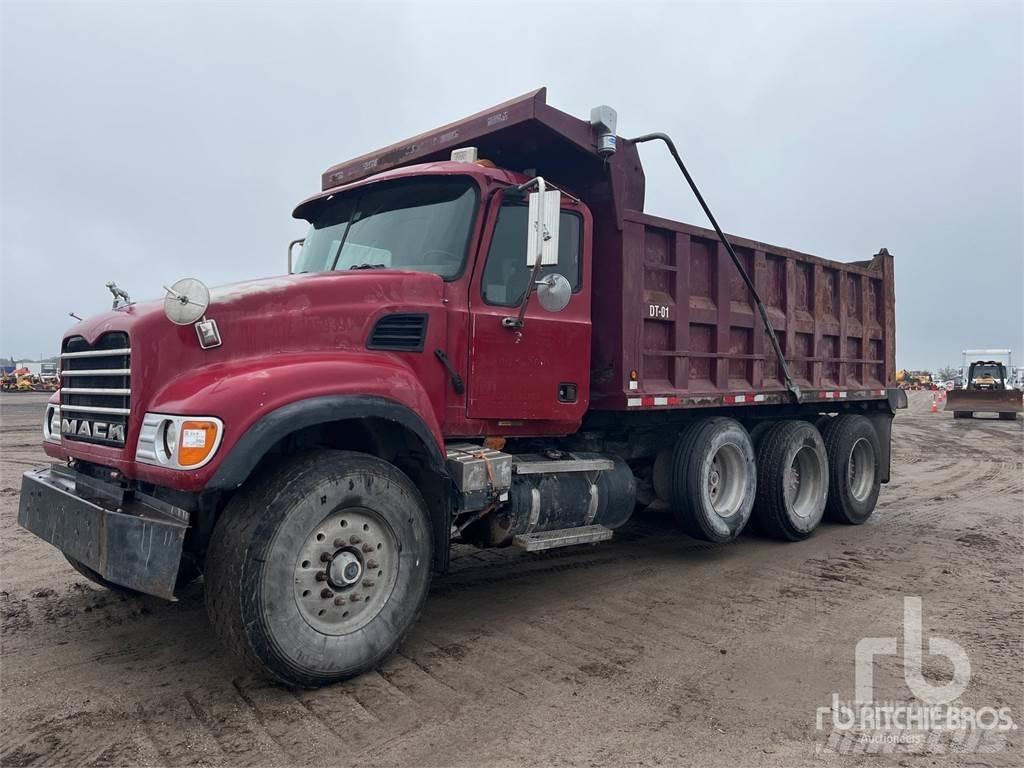 Mack CV713 Kiperi kamioni