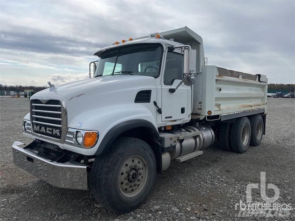Mack CV713 Kiperi kamioni