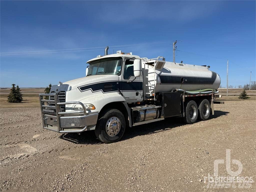 Mack CX613 Kamioni za vodu
