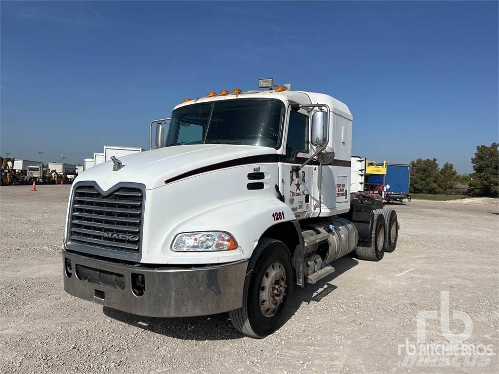 Mack CXU613 Tegljači