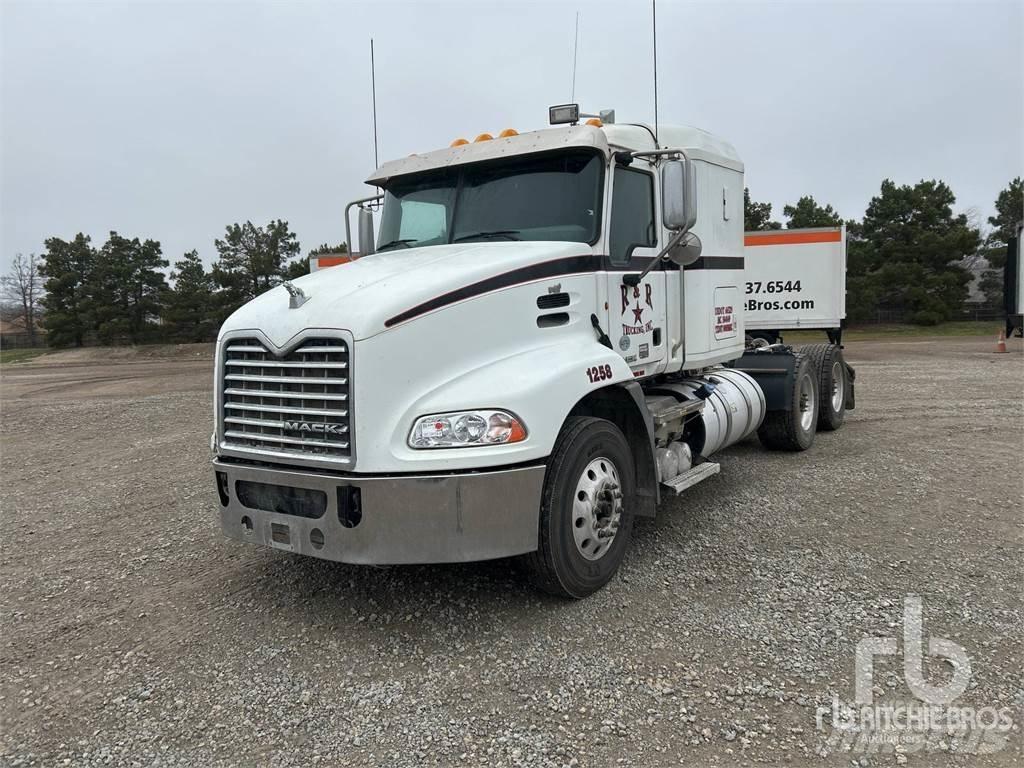 Mack CXU613 Tegljači