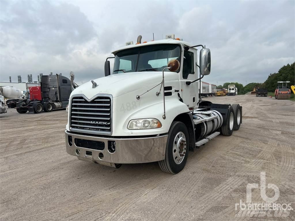 Mack CXU613 Tegljači