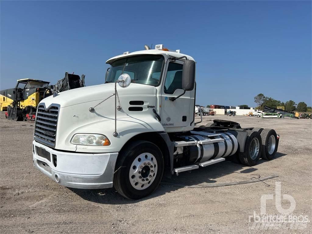 Mack CXU613 Tegljači
