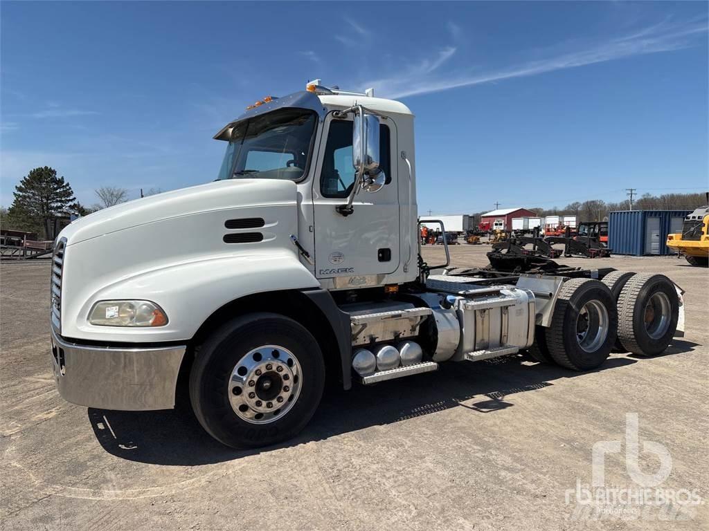 Mack CXU613 Tegljači