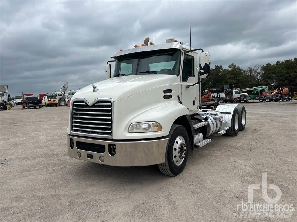 Mack CXU613 Tegljači