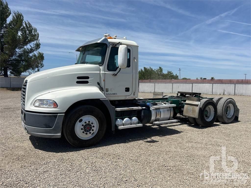 Mack CXU613 Tegljači