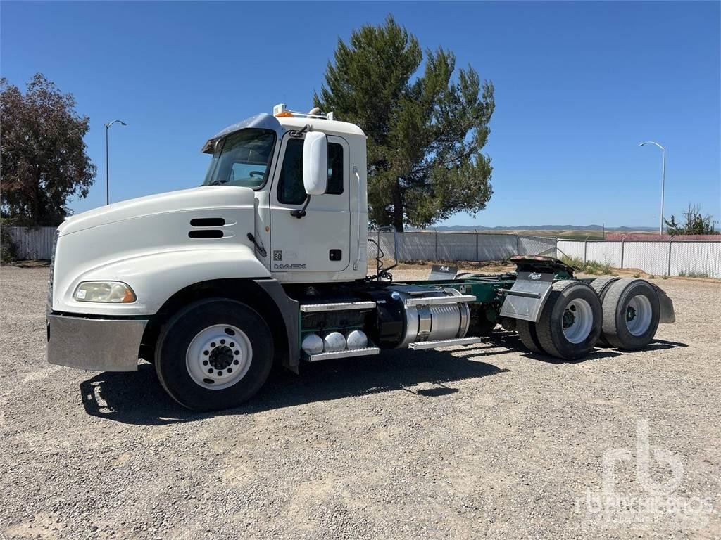 Mack CXU613 Tegljači