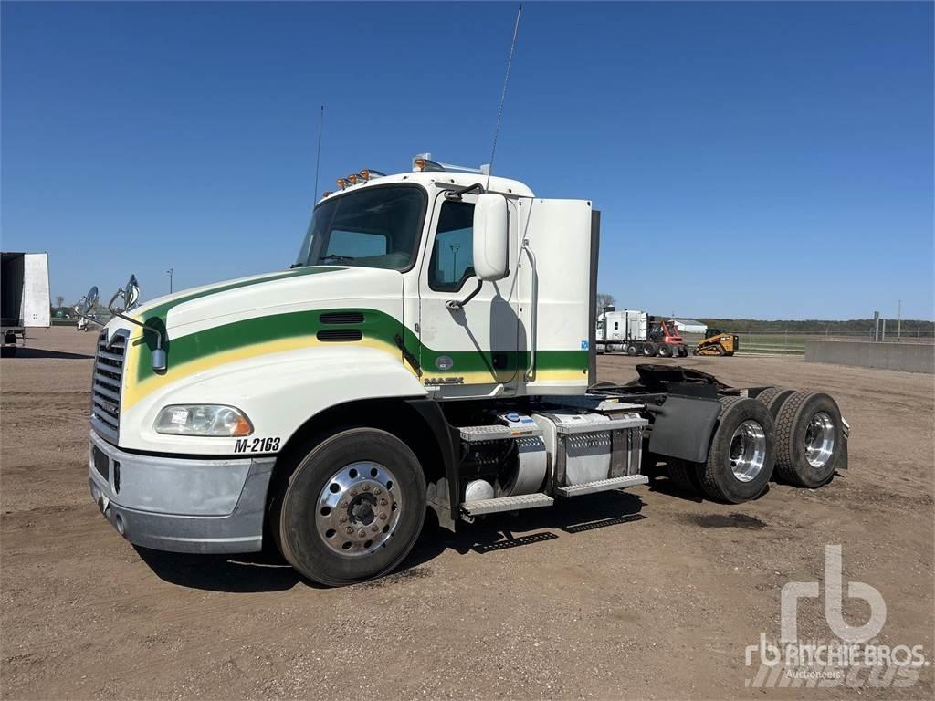 Mack CXU613 Tegljači