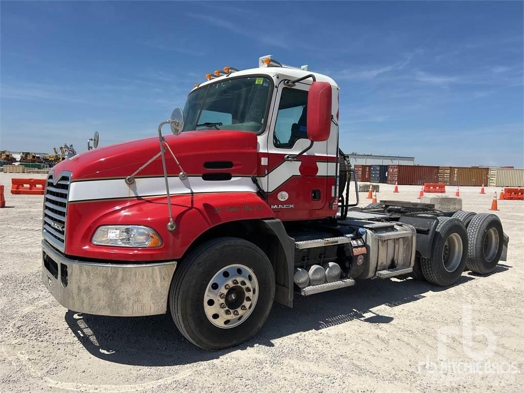 Mack CXU613 Tegljači