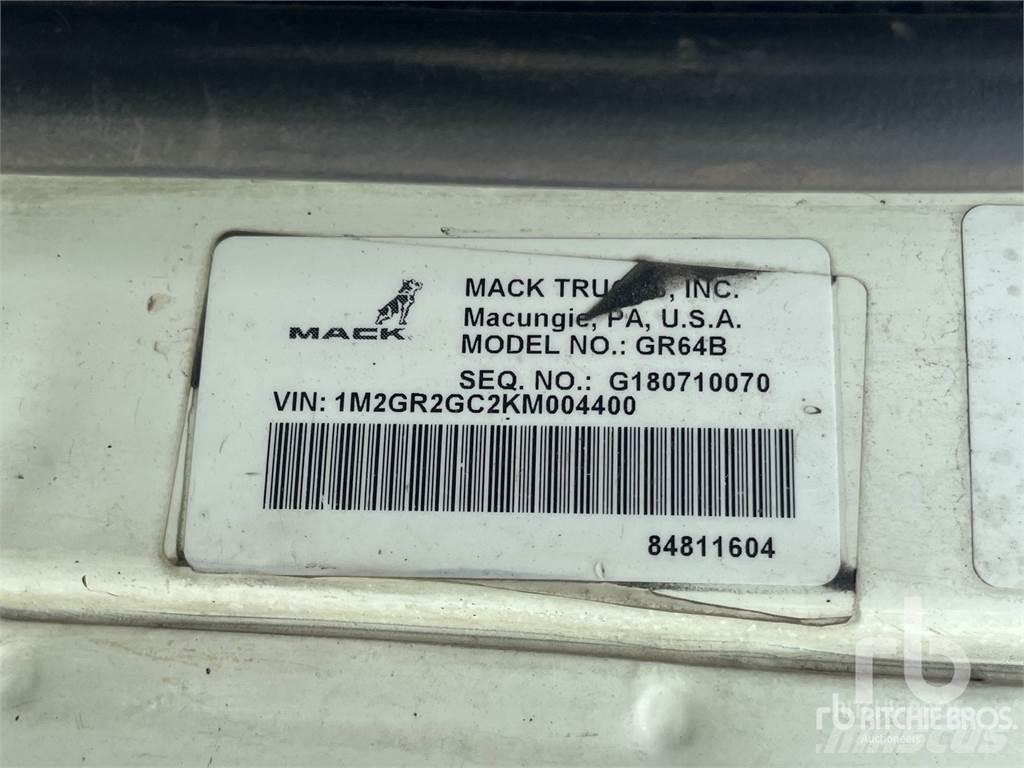 Mack GR64B Kamioni za podizanje kablova