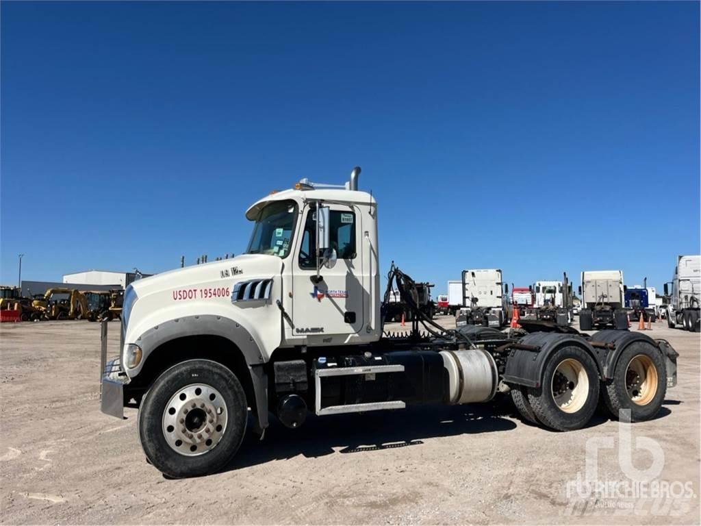 Mack GU713 Tegljači