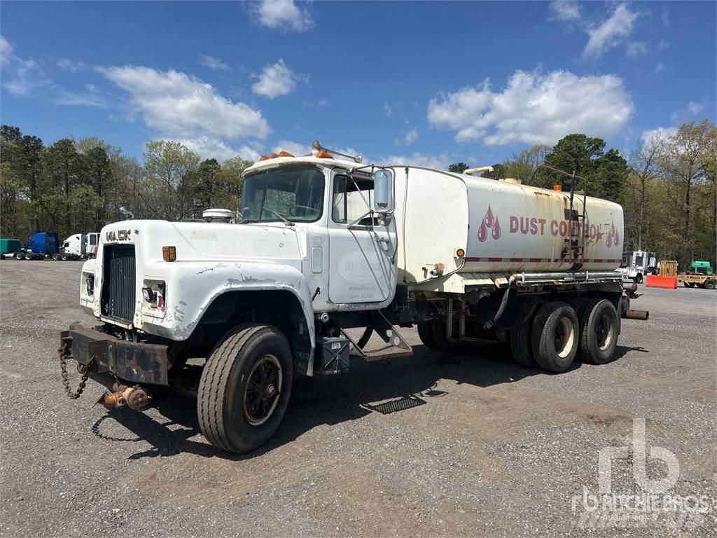 Mack RD685S Kamioni za vodu