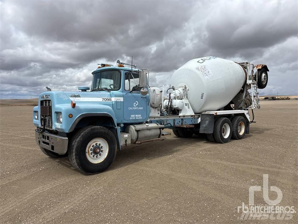 Mack RD690S Kamioni mešalice za beton