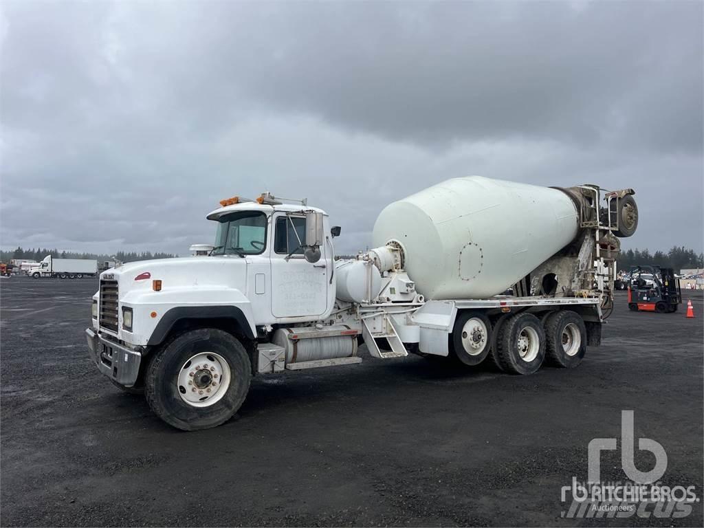 Mack RD690S Kamioni mešalice za beton