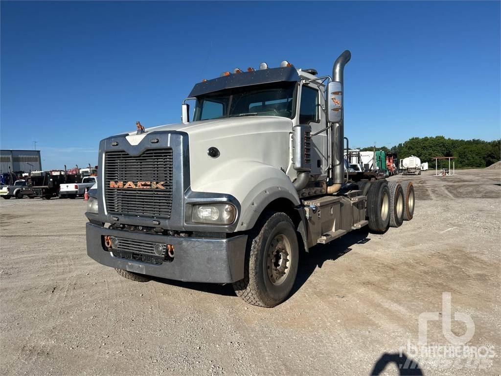 Mack TD713 Tegljači