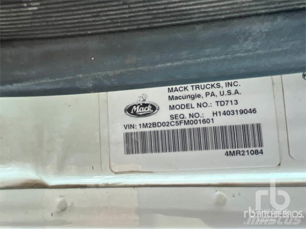 Mack TD713 Tegljači