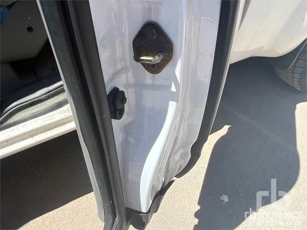 Nissan FRONTIER Pik up kamioni