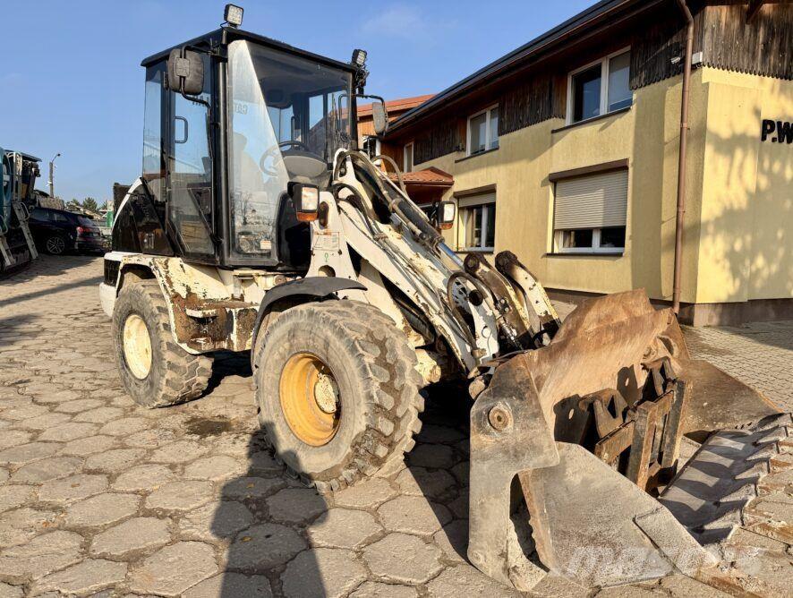 CAT 906 Utovarivači na točkove