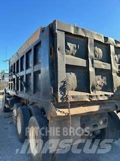 Mack CT713 Kiperi kamioni