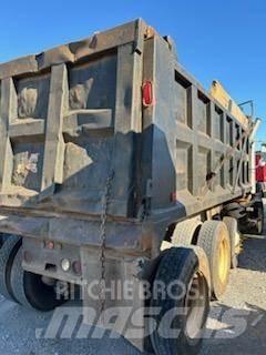 Mack CT713 Kiperi kamioni