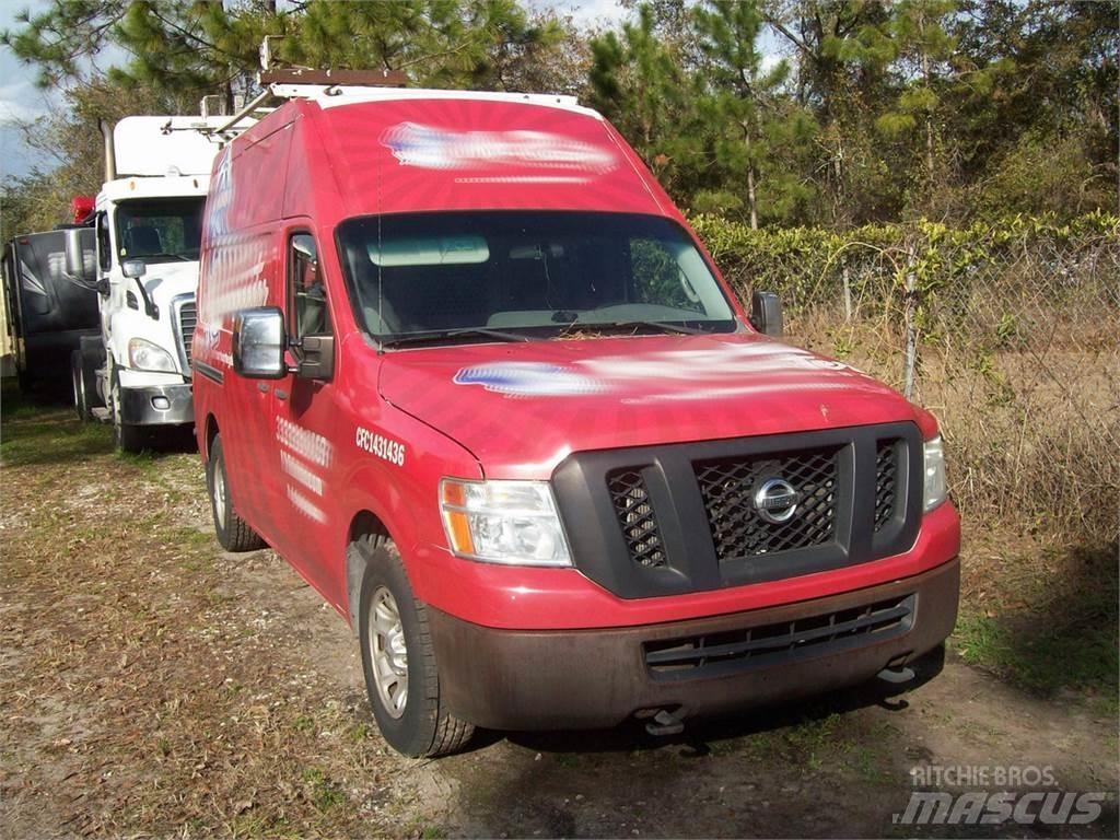 Nissan NV2500 Sanduk kombiji