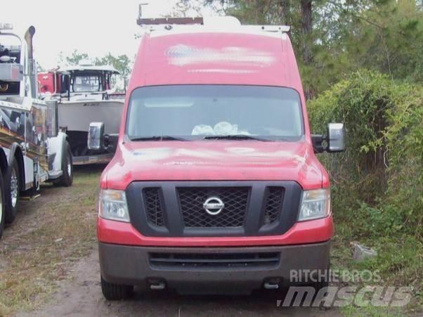 Nissan NV2500 Sanduk kombiji