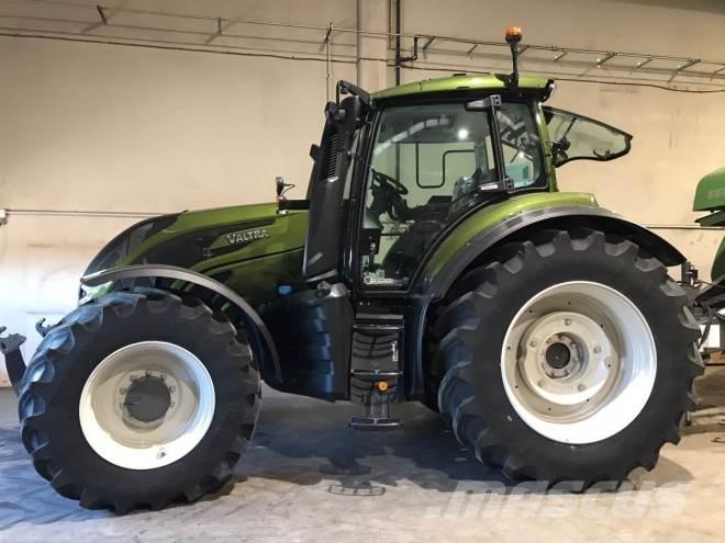 Valtra T235D Traktori