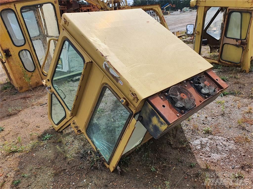 CAT 973 Kabine i unutrašnjost