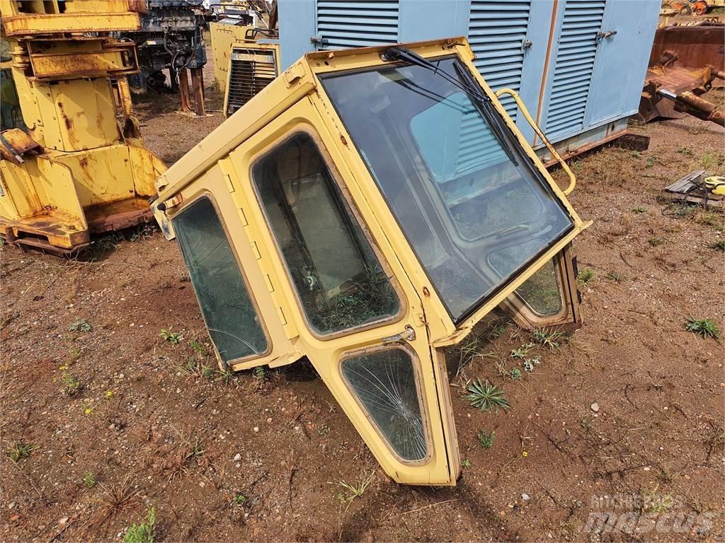 CAT 973 Kabine i unutrašnjost