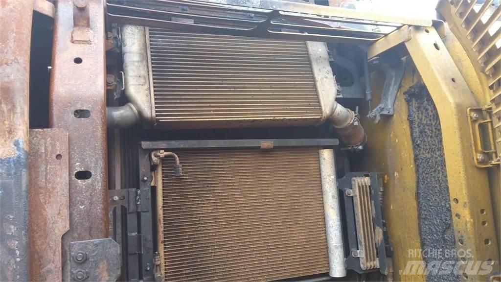 Komatsu PC210 Bageri guseničari