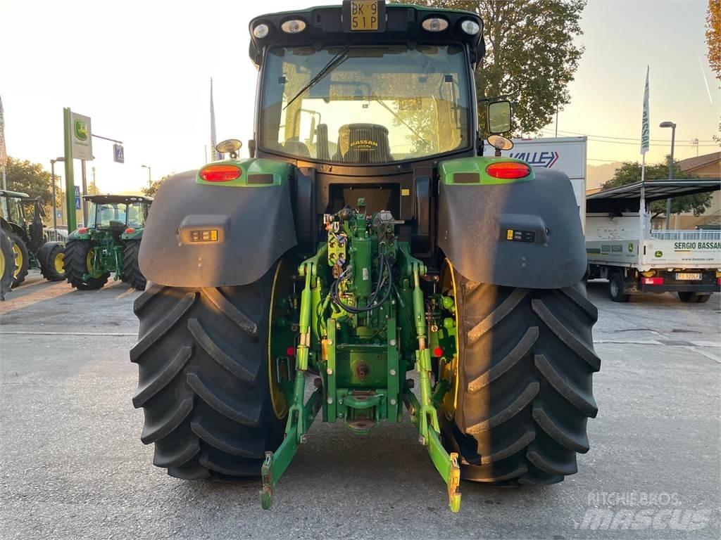 John Deere 6210 R Traktori