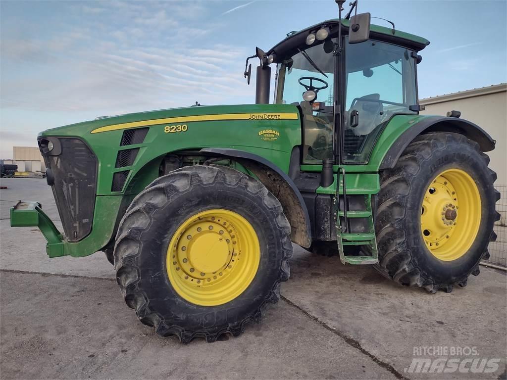 John Deere 8230 Traktori