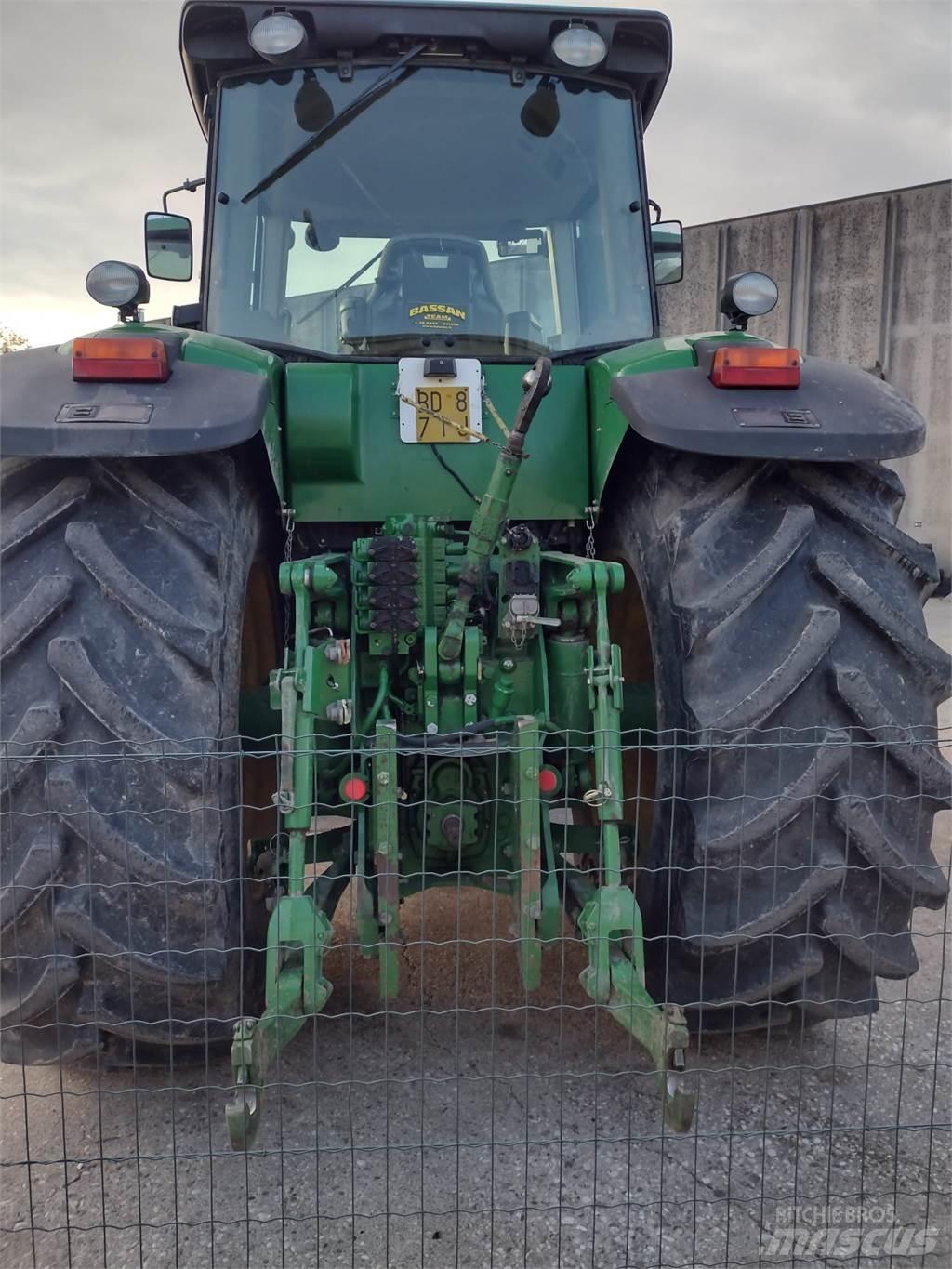 John Deere 8230 Traktori