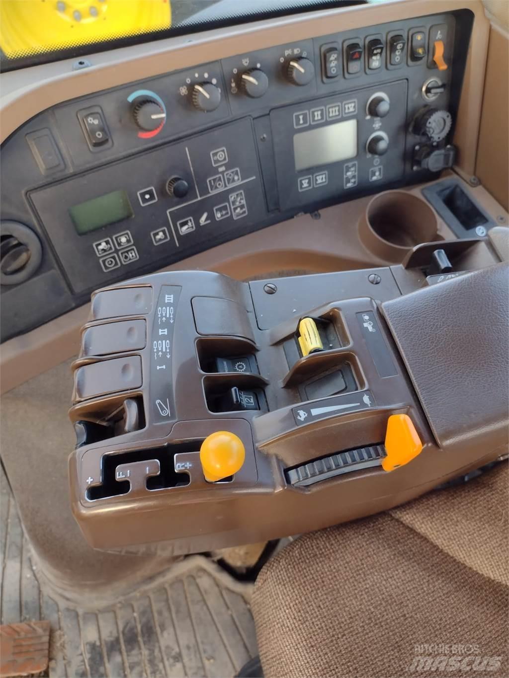 John Deere 8230 Traktori