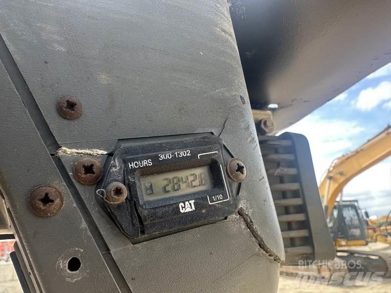 CAT 236B Ostalo za građevinarstvo