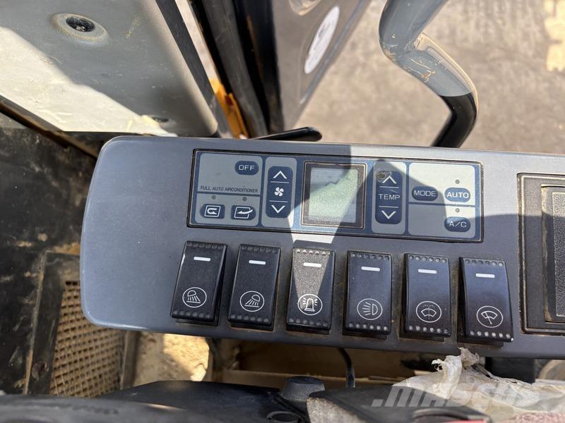 LiuGong CLG915E Bageri guseničari