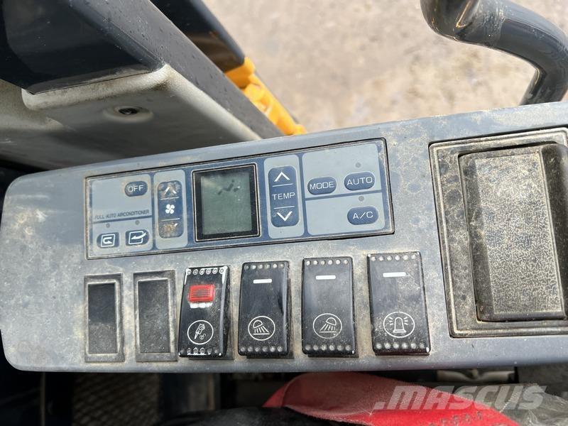 LiuGong CLG933 Bageri guseničari